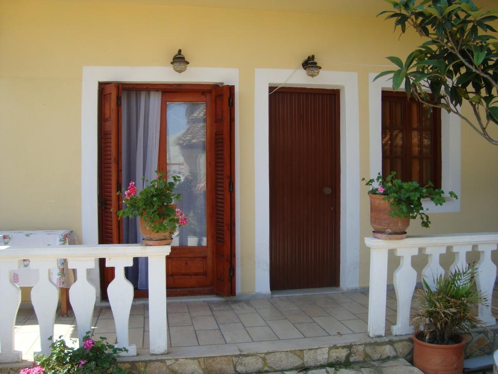 Apartment Victoria Agios Georgios  Buitenkant foto