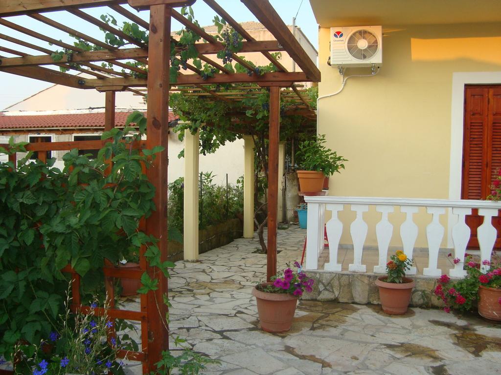 Apartment Victoria Agios Georgios  Buitenkant foto
