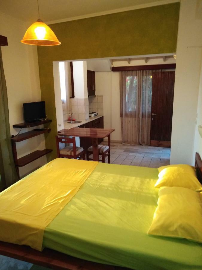 Apartment Victoria Agios Georgios  Buitenkant foto