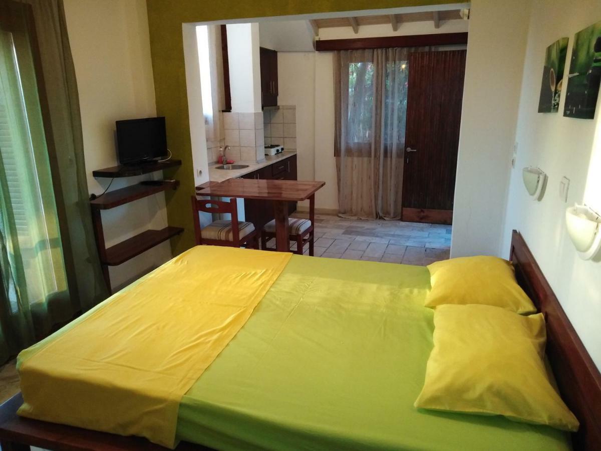Apartment Victoria Agios Georgios  Buitenkant foto