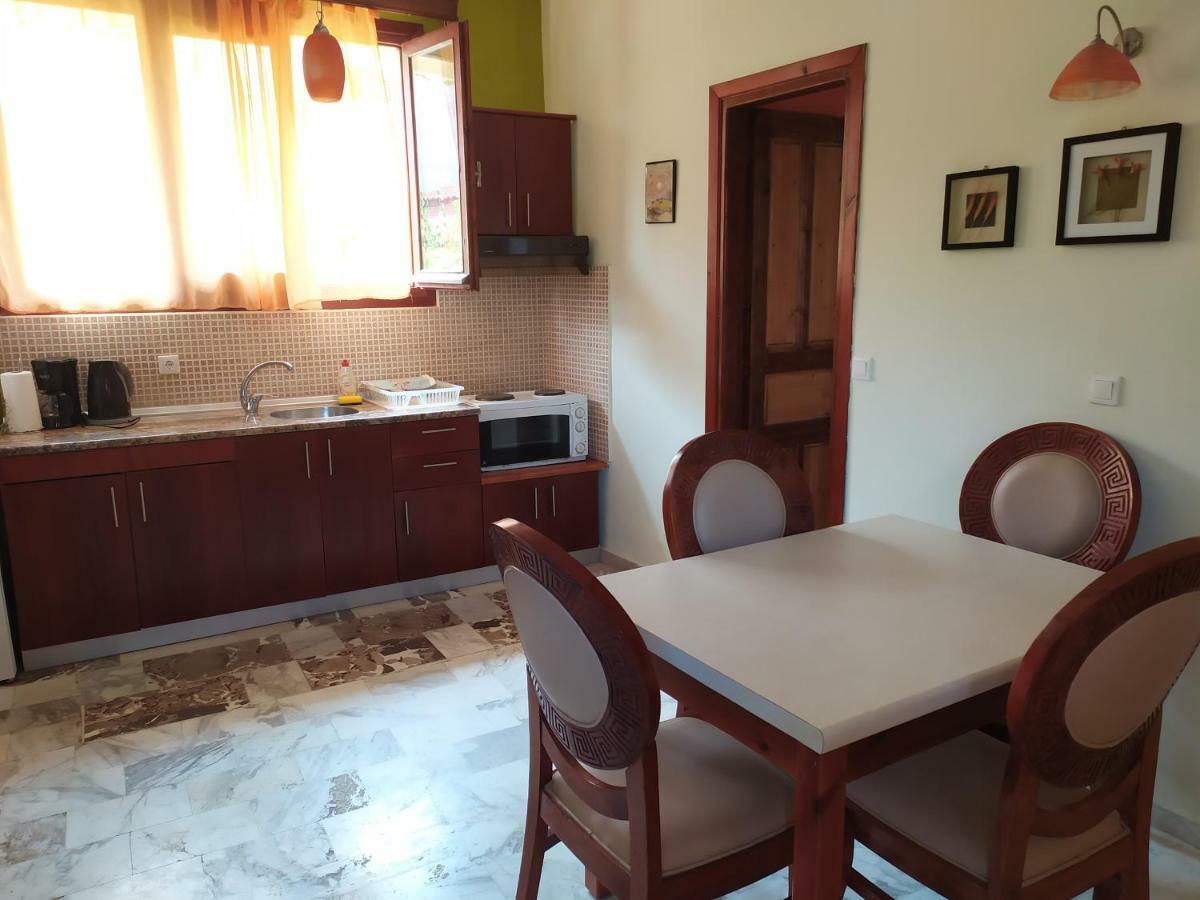 Apartment Victoria Agios Georgios  Buitenkant foto